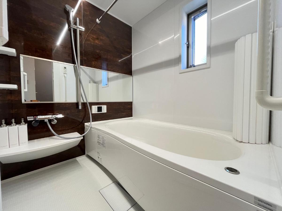 Holiday home Charming New Launch: Direct Access To Narita & Haneda Airports, Shinjuku, And Disneyland; Close To Asakusa & Akihabara! *
