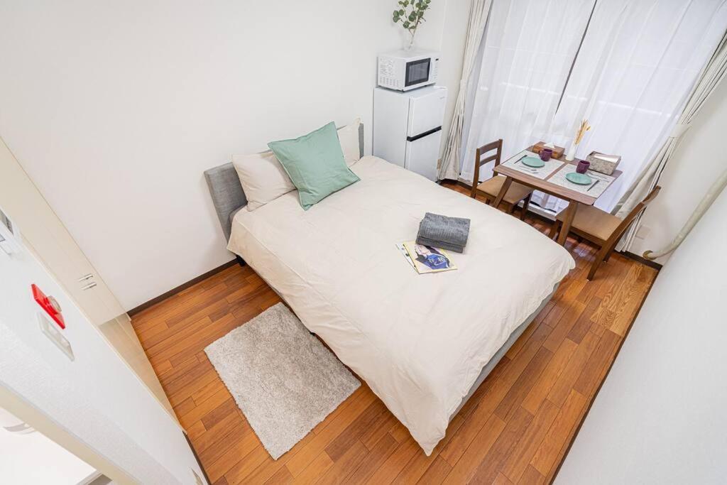 新宿中心地歌舞伎町紧邻伊势丹电器城免费wi-fi。 Apartment *