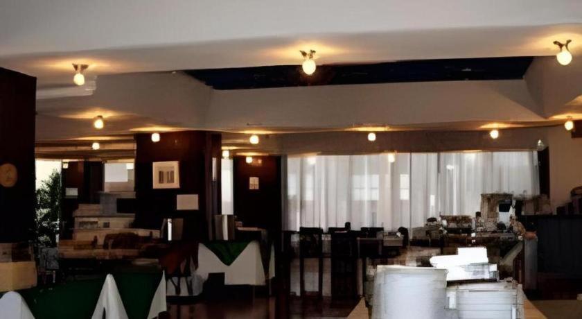 Business Hotel *
