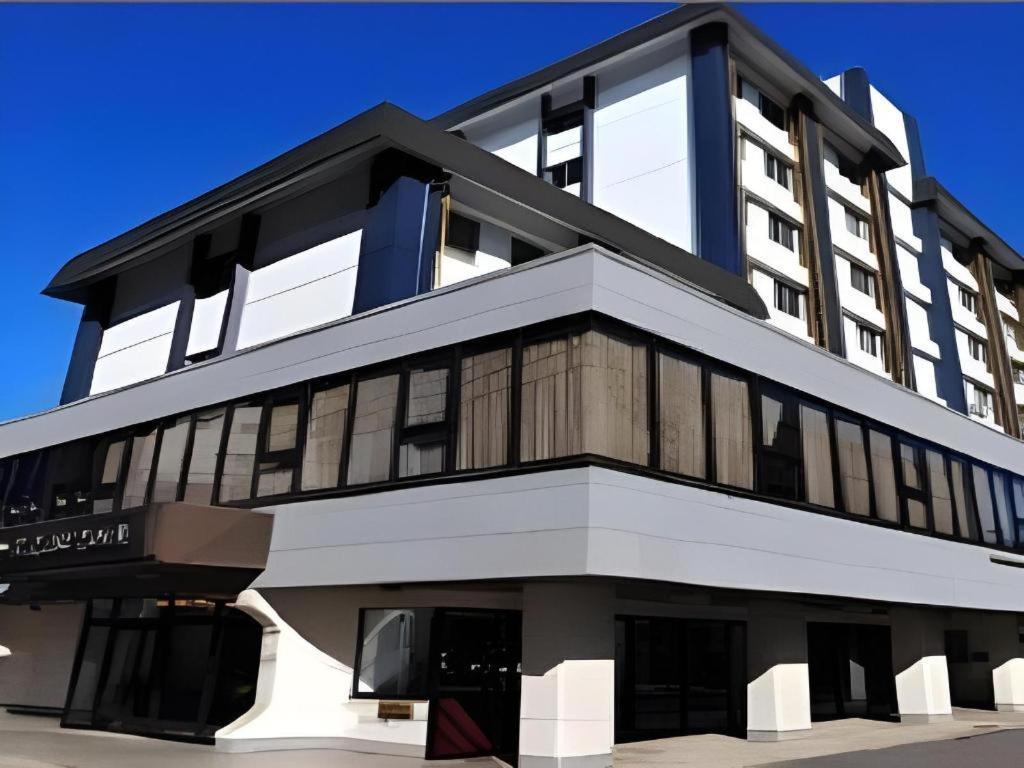 Business Hotel *
