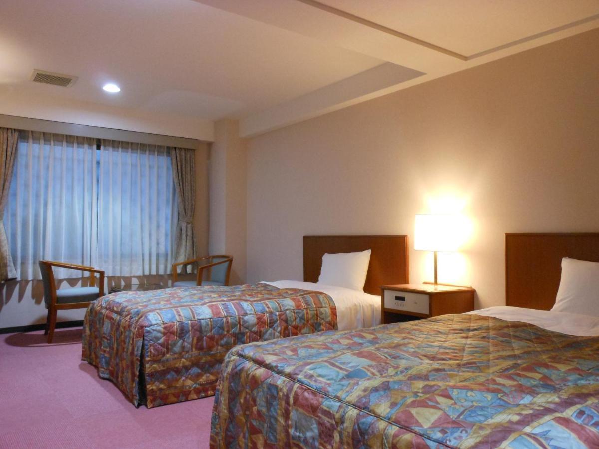 New Tohoku Hotel *