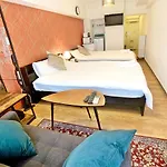 Comptoir Room 402