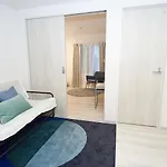 One Stage Hotel