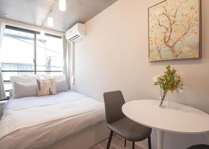 A Chic And Contemporary Trendy Bnb In The Heart Of The City- E02F