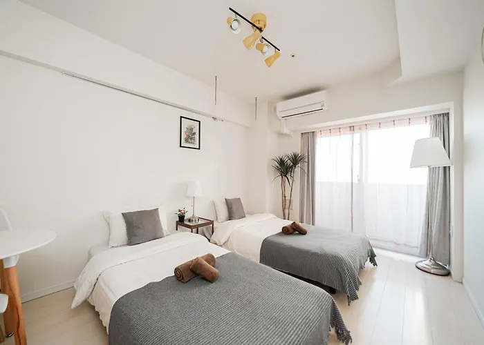 Shinjuku Center High-Rise Building Welcomes Couples, Friends And Families