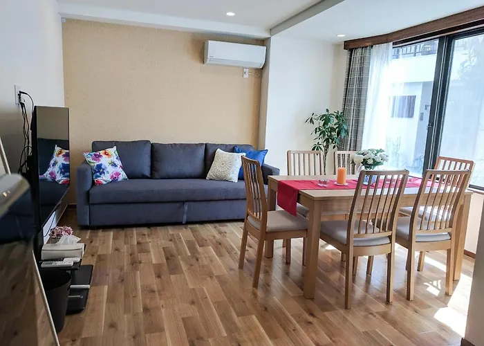 Max 11 People 90M2 Spacious 3 Bedroom House