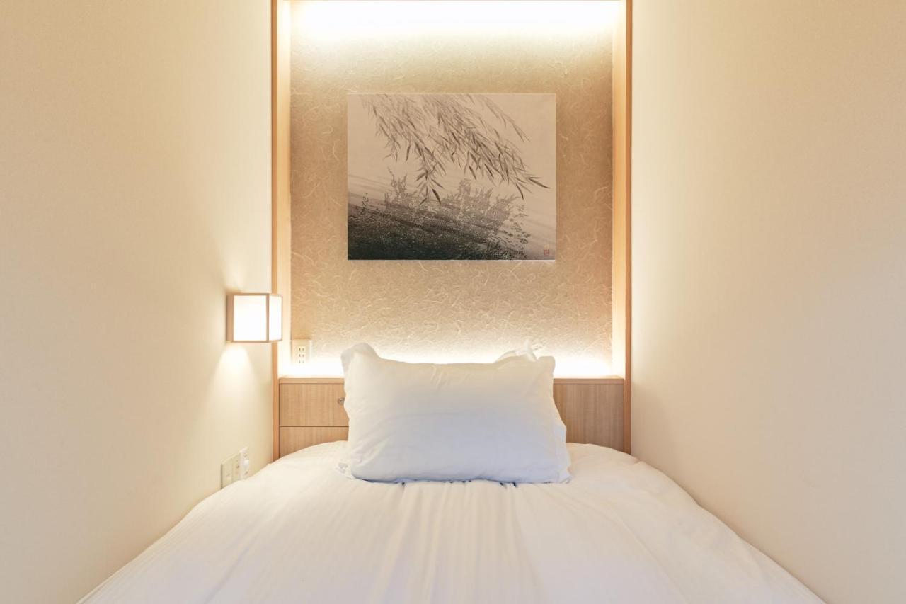 Capsule hotel Zen 2*