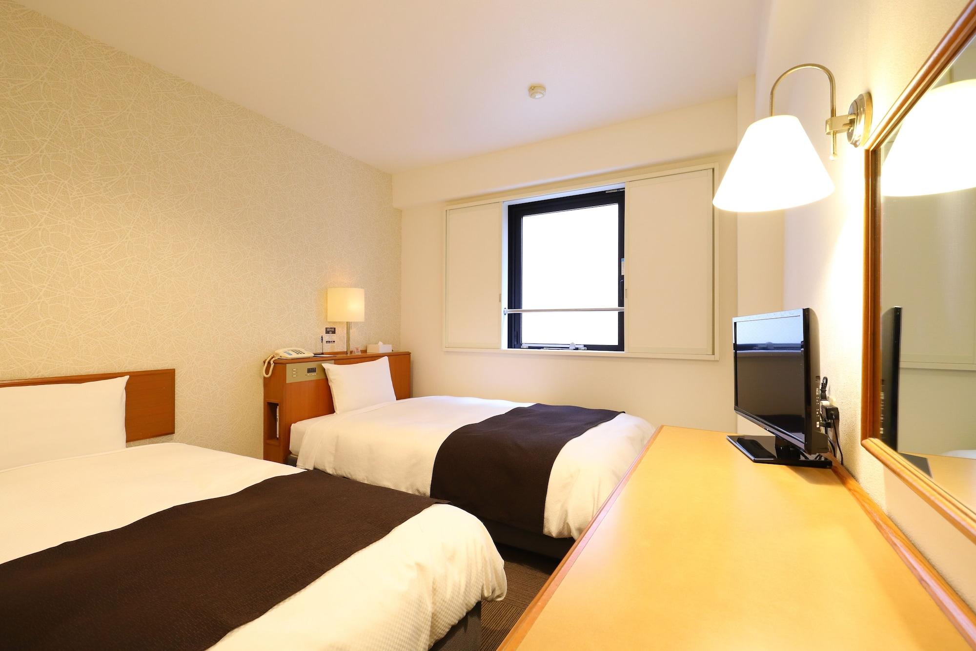Smile Ayase Ekimae Hotel