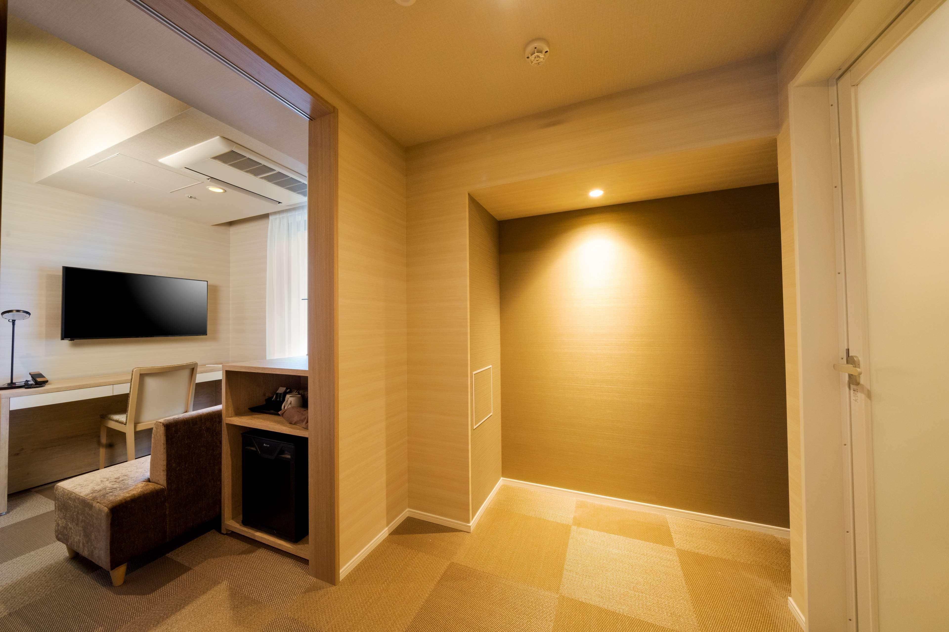 Western Fino Akasaka 3*