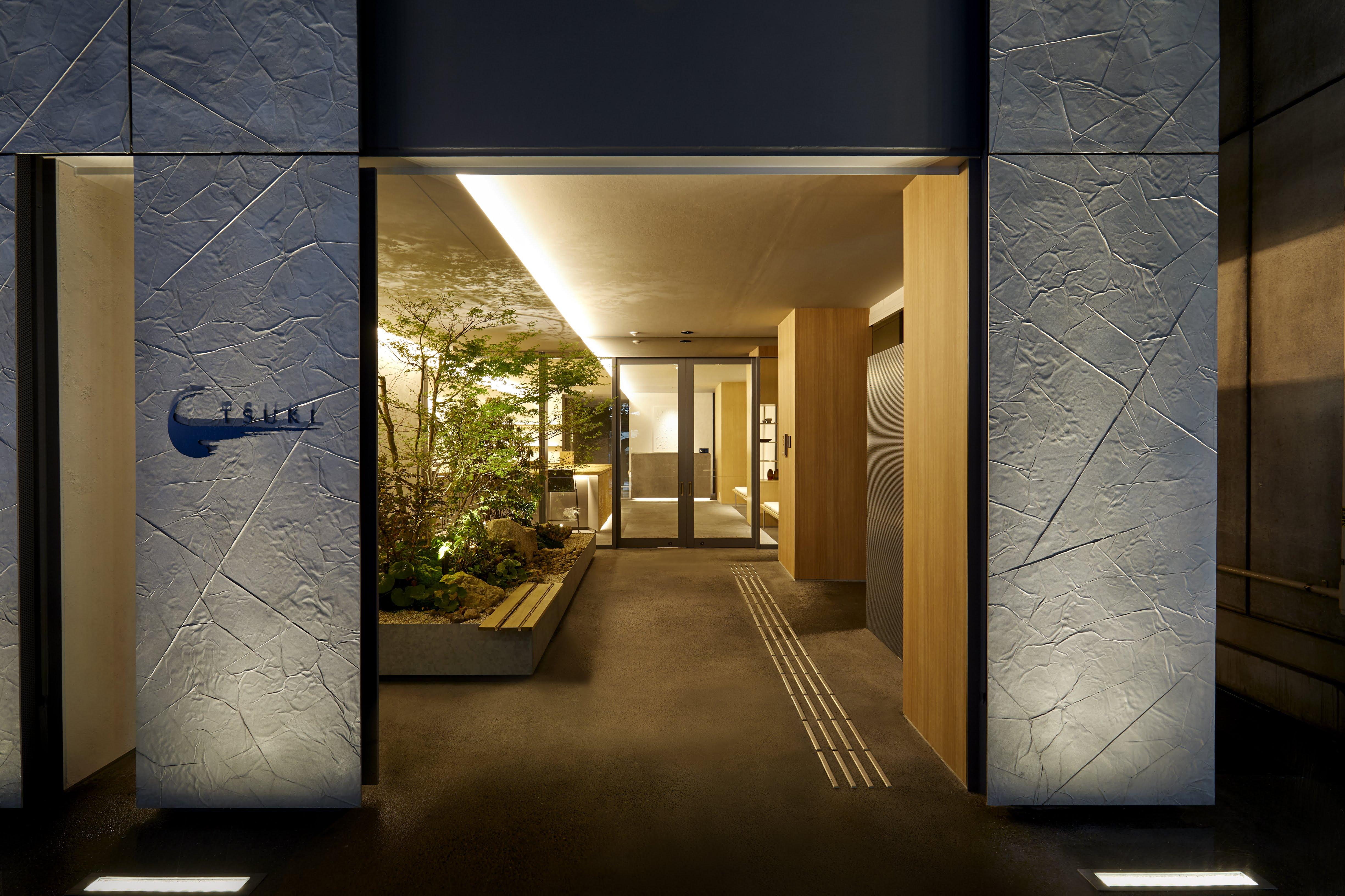 Tsuki Hotel 4*