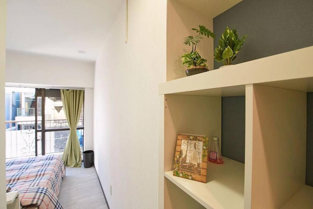 新宿市中心jr线新大久保三分钟紧邻韩国街免费wi-fi Apartment