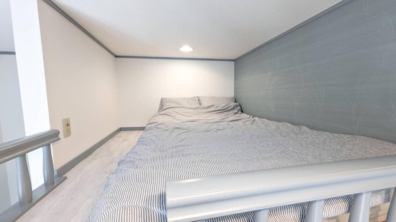 Hideaway H101, With Loft Apartment *