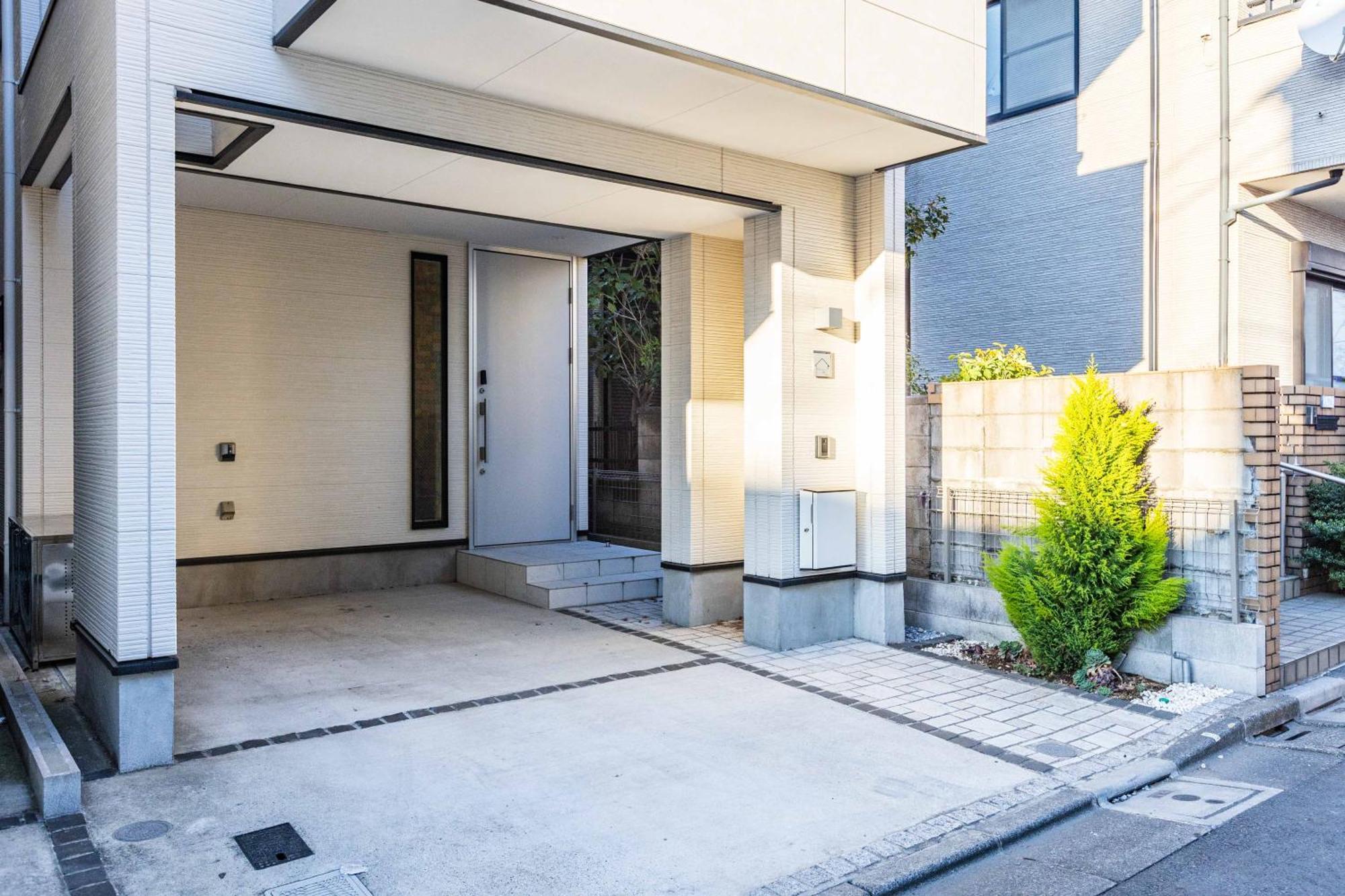 Apartment Modern House East