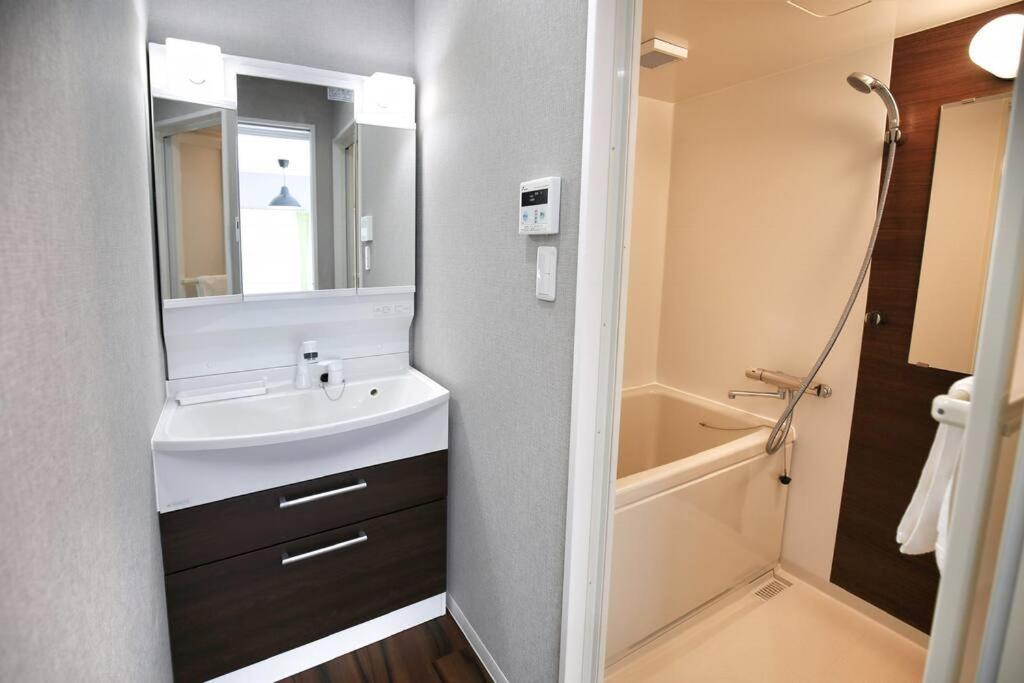 Apartment Edogawa Japanese Style 202 Has Direct Access To Akihabara And Shinjuku, With Convenient Transportation And Free Wifi Tokyo