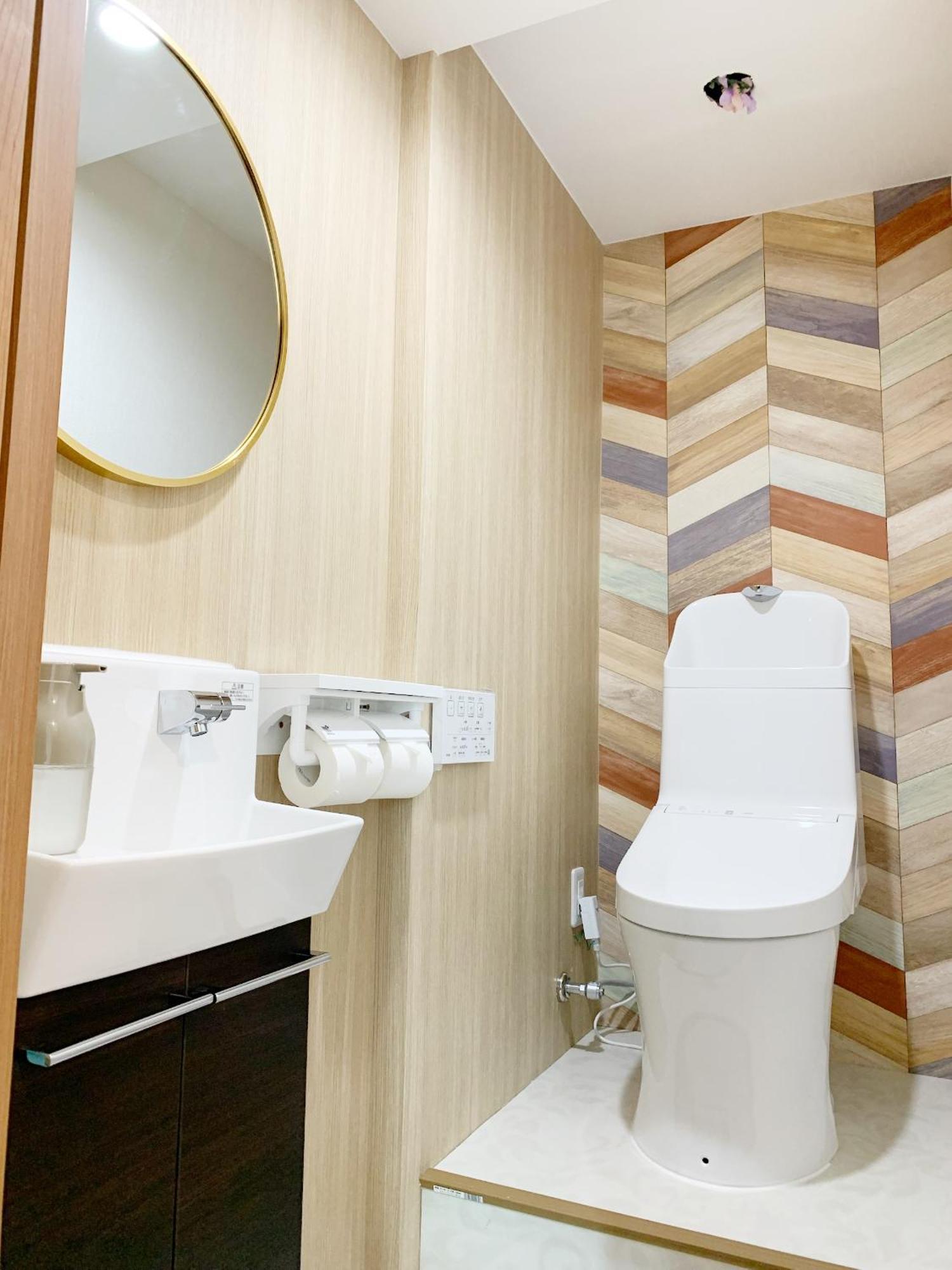 Apartment Shinjuku#ookubo#kabukicho#new Built 4beds Room,3 Toilets, 2 Shower Rooms#新宿中心#大久保#歌舞伎#地铁站步行2分#新建一栋3层楼 4个卧室3个卫生间2个浴室1个客厅#高速无限制网络#智能马桶#干湿分离103 *