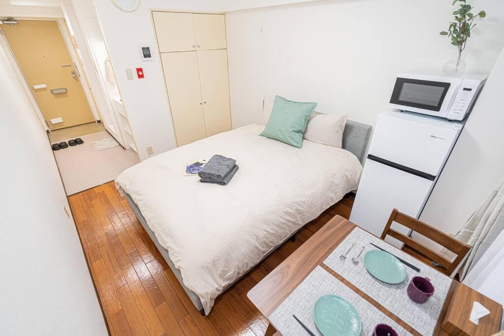 新宿中心地歌舞伎町紧邻伊势丹电器城免费wi-fi。 Apartment