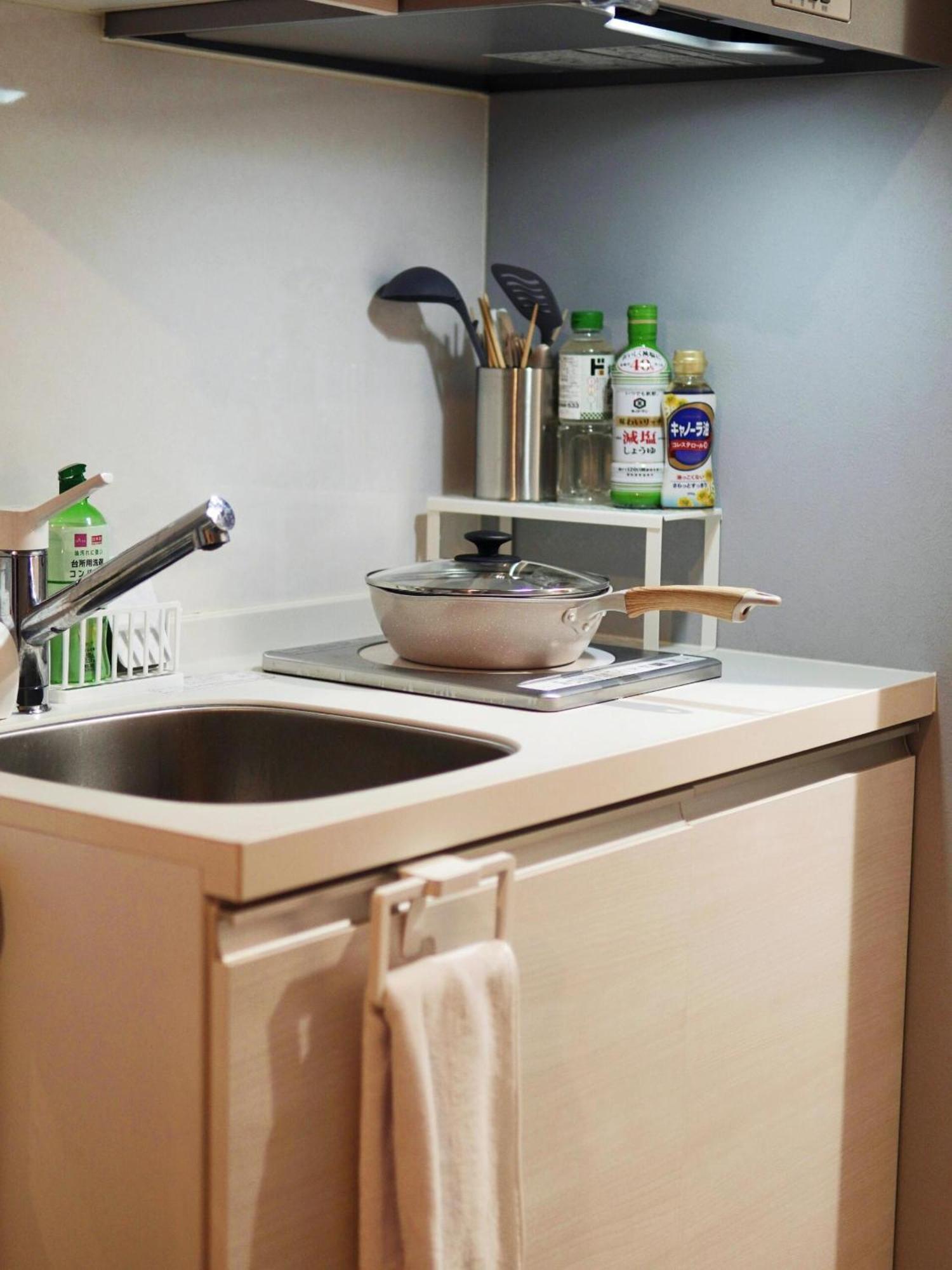 Roppongi 8 Minutes,3 Person Mansion,dyson Hair Dryer, Pola Toiletries Apartment Tokyo