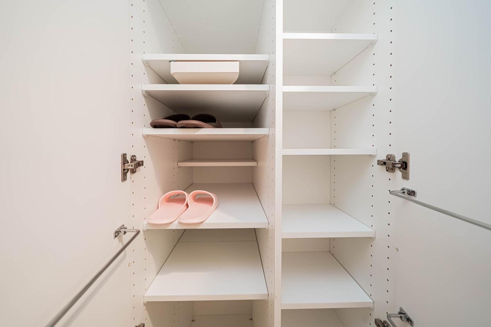 Shinjuku Center High-rise Building Welcomes Couples, Friends And Families