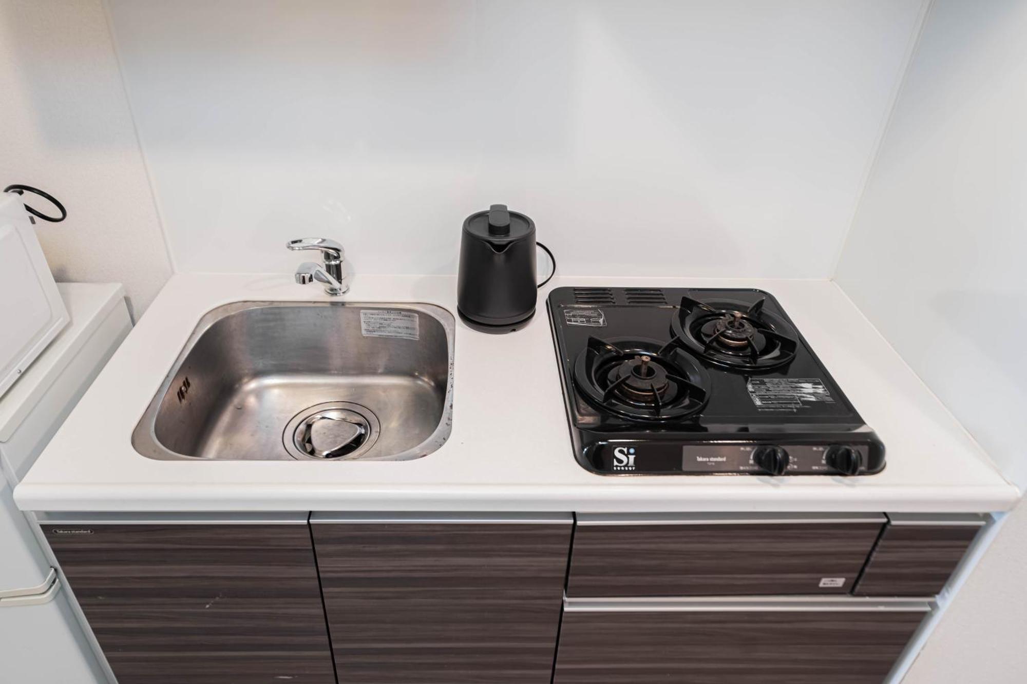 Shinjuku Center High-rise Building Welcomes Couples, Friends And Families Apartment
