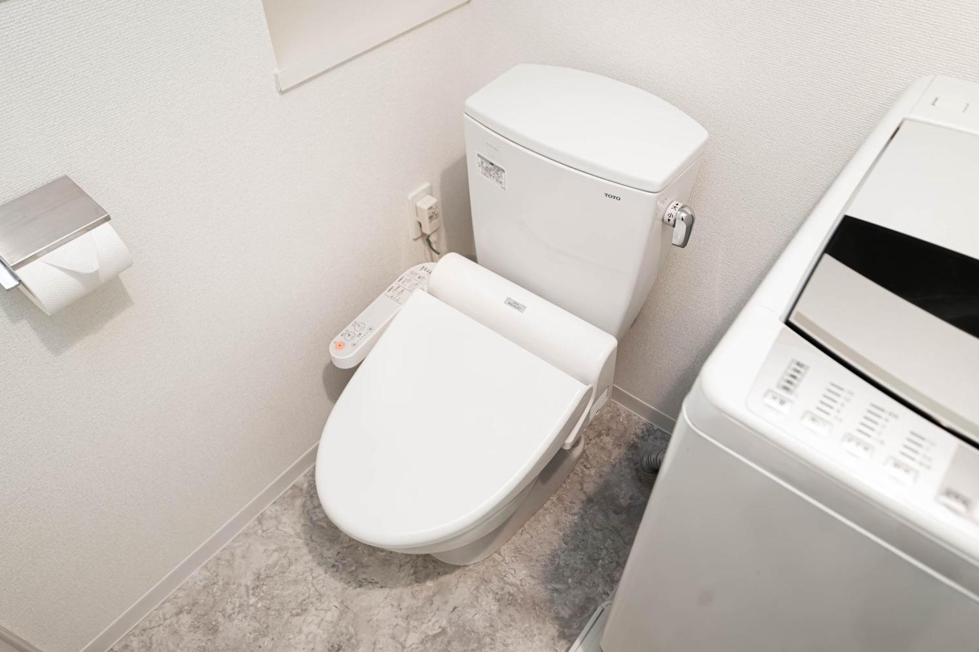Shinjuku Center High-rise Building Welcomes Couples, Friends And Families Apartment Tokyo