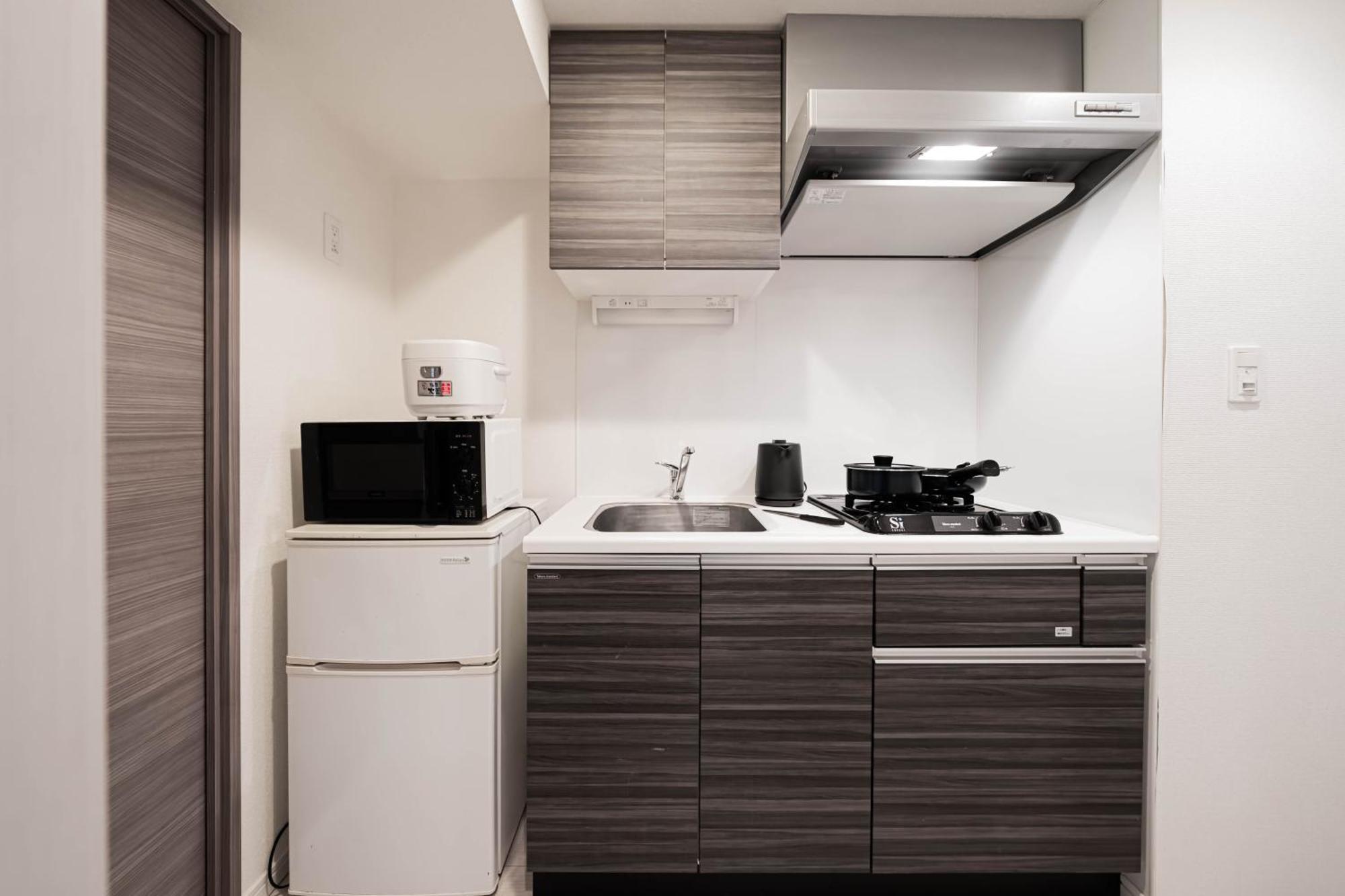 Shinjuku Center High-rise Building Welcomes Couples, Friends And Families * Tokyo