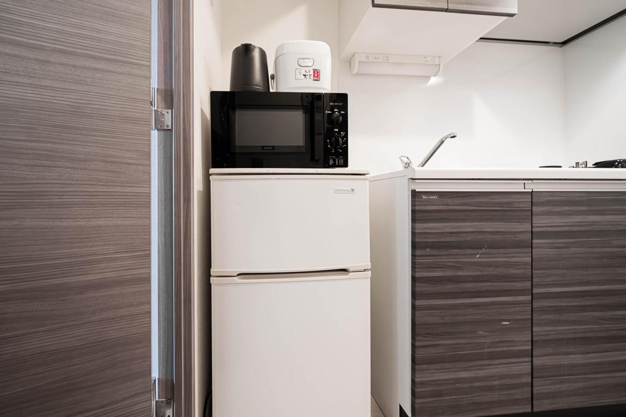 Shinjuku Center High-rise Building Welcomes Couples, Friends And Families Apartment