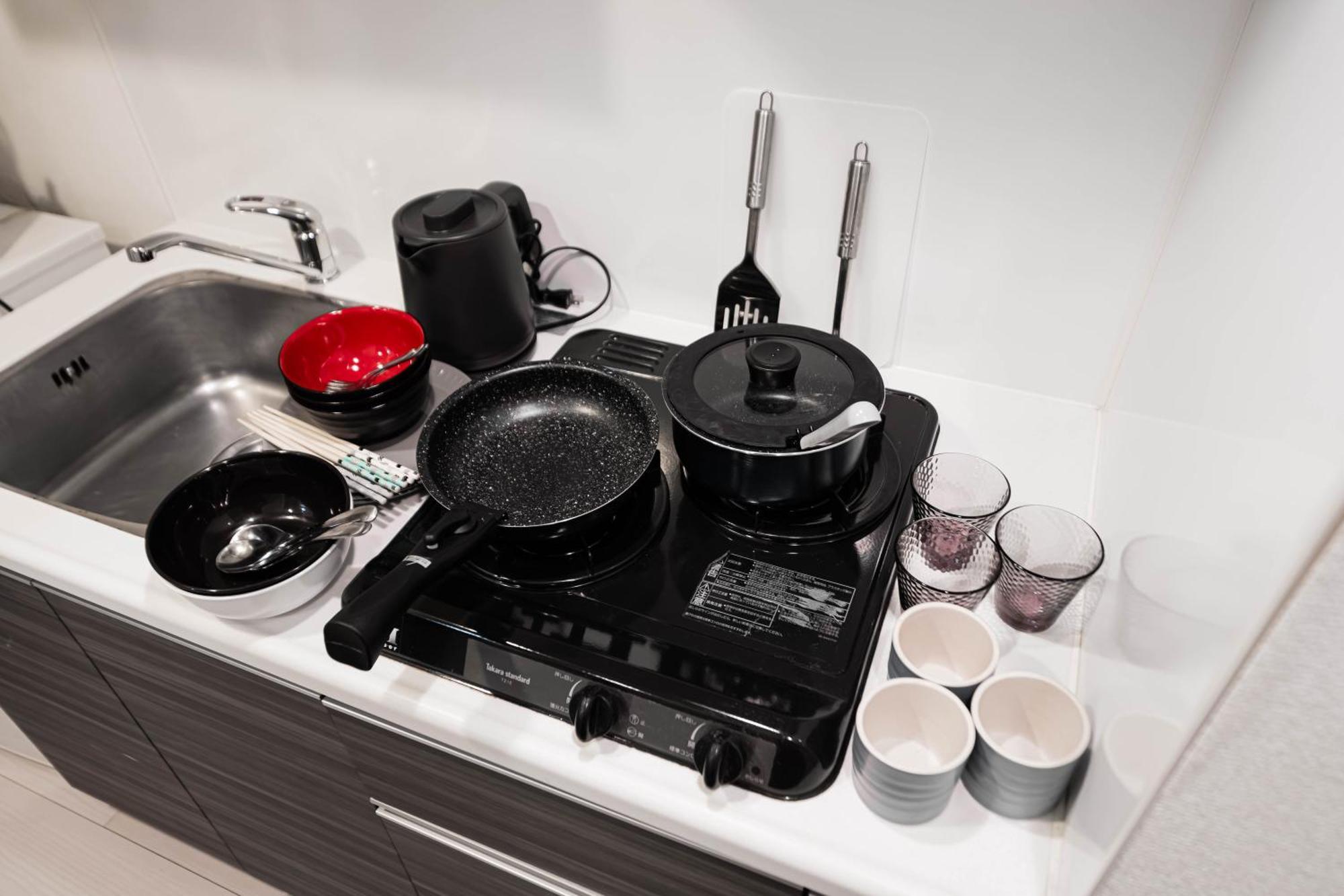 Apartment Shinjuku Center High-rise Building Welcomes Couples, Friends And Families Tokyo