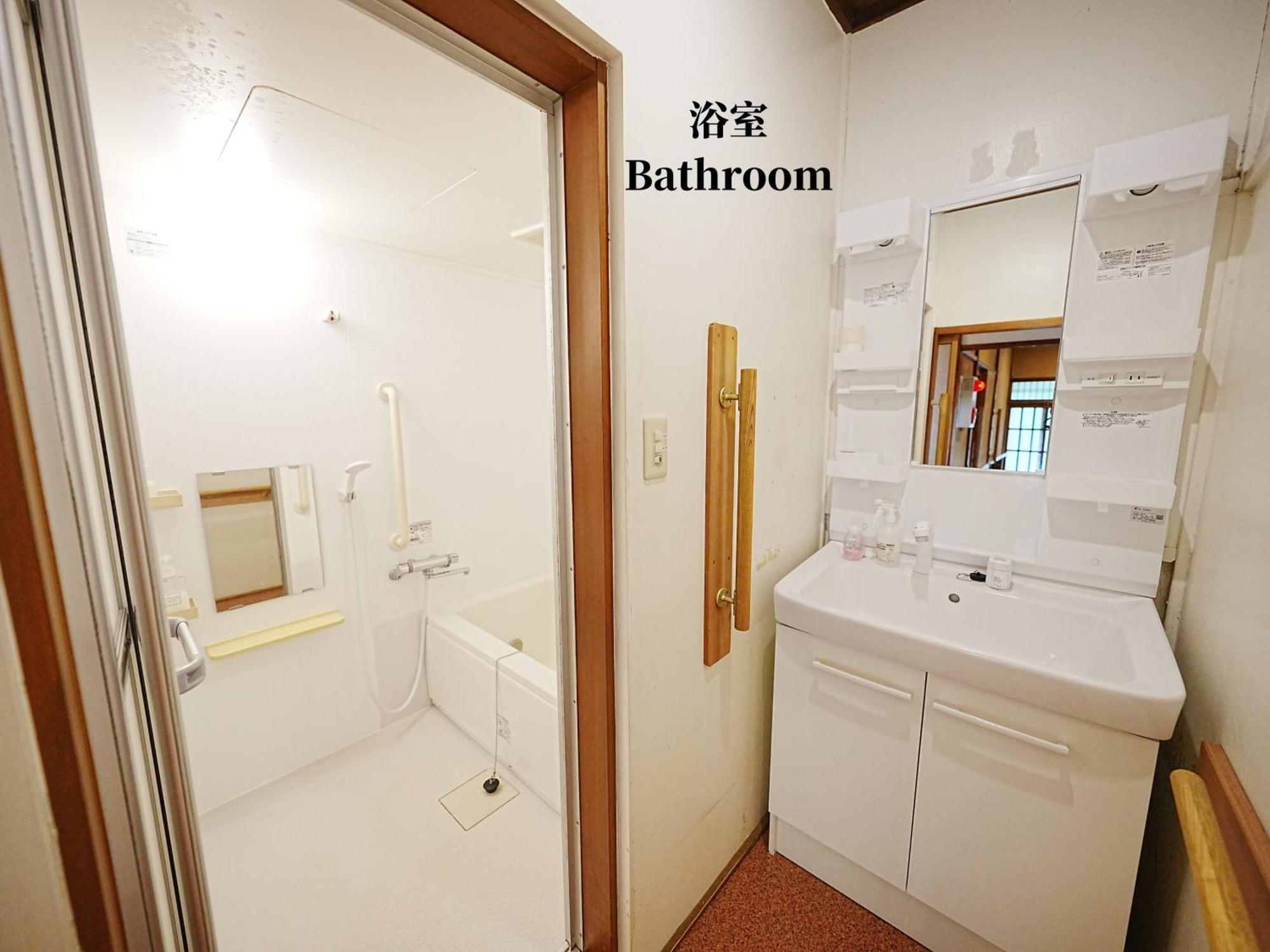 Villa Family Or Business Travel 20 Percent Off丨200 Sqm 丨 14 Min To Shinjuku 丨century-old Japanese Garden 丨3 Parking Spaces丨4 Bedrooms
