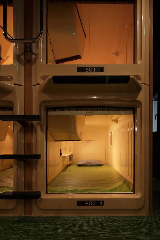 Capsule hotel Booth Netcafe & Capsule