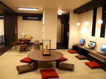 Space Hostel *