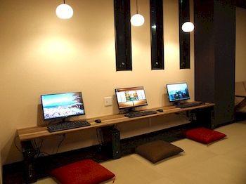 Space Hostel *