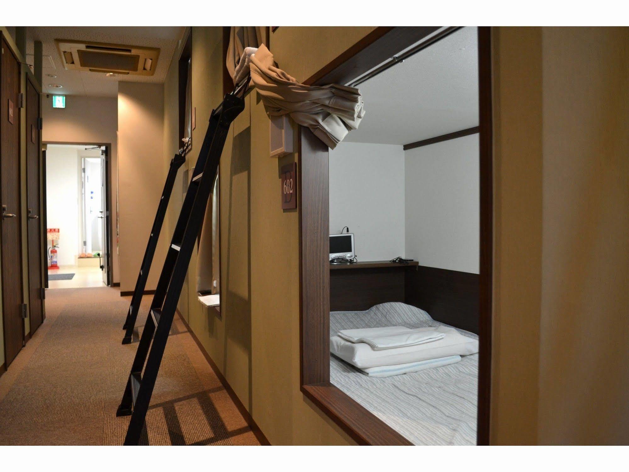 Capsule hotel 1 Night 1980 Asakusa Simple *