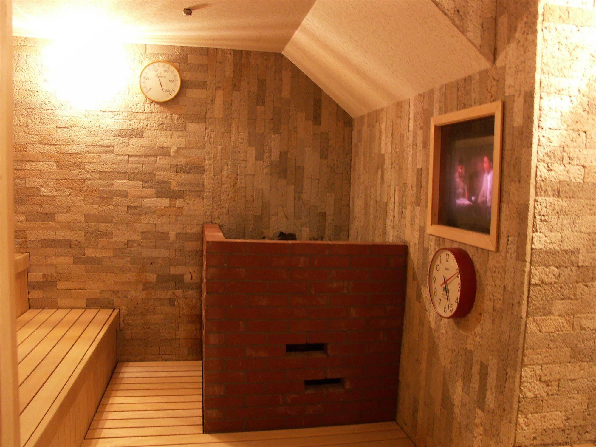 Capsule Shinjuku 510 Hotel 2*