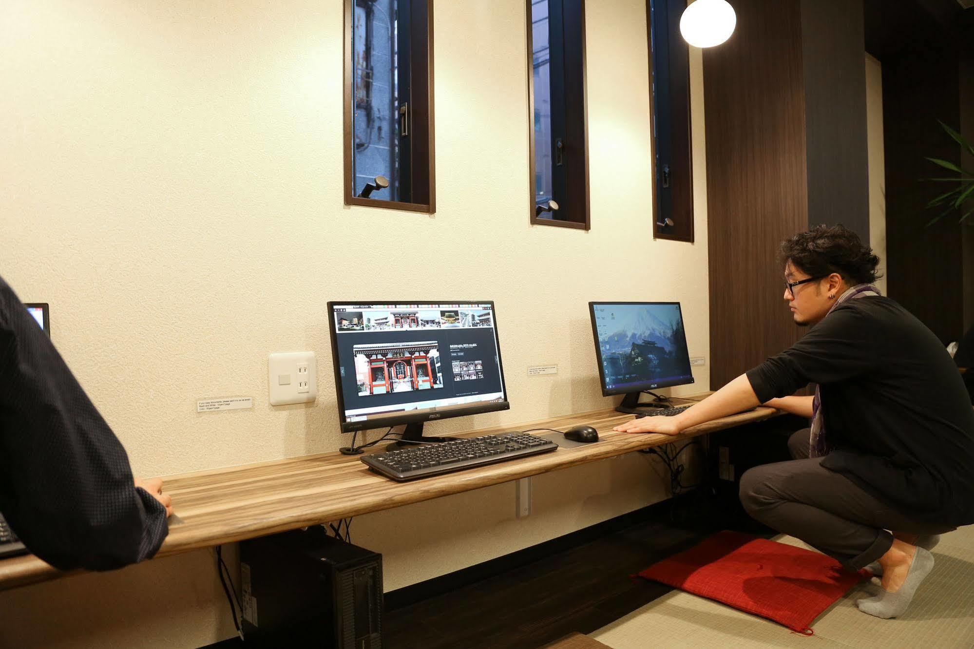 Hostel Space *