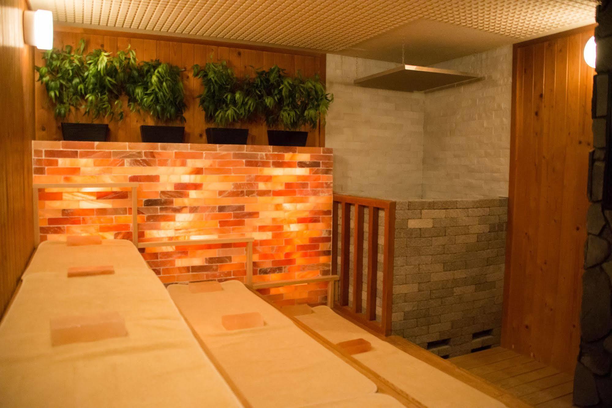 Centurion Cabin & Spa Capsule hotel 2*