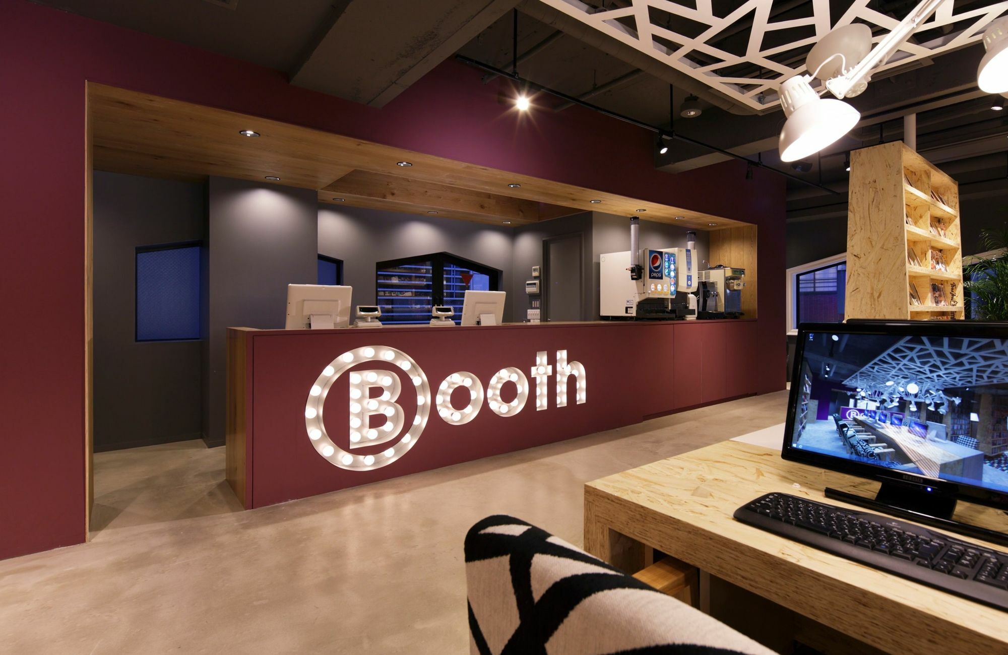 Booth Netcafe & Capsule *