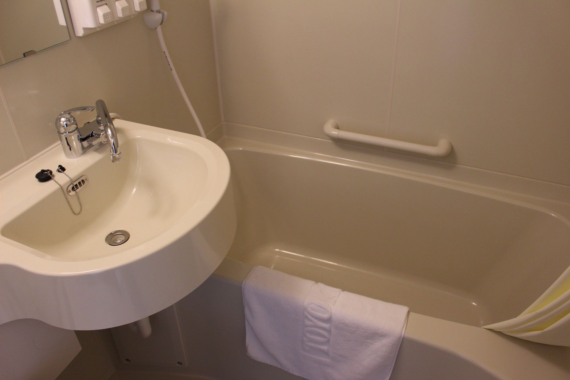 Hotel Toyoko Eki Yaesu Kita Guchi 3*