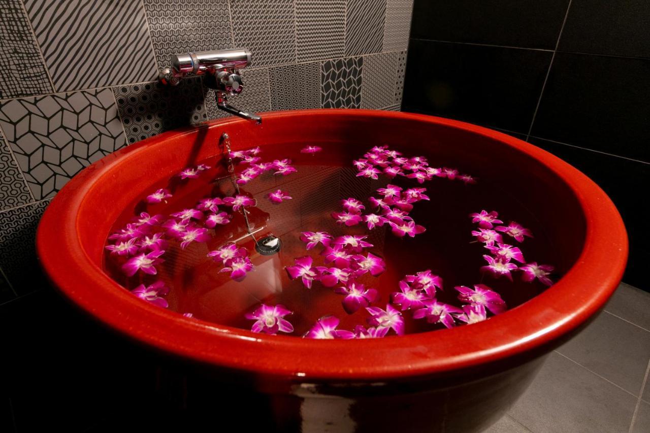 Lotus Koiwa (adults Only)