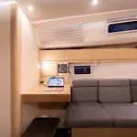 Sea Breeze B&B With Luxury Yacht On Tokyo Bay