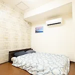 3ベッドルームとリビング 4部屋全て個室 混まない2つのシャワールームとトイレ 東新宿駅2分8名
