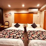 Room Comachi# 2 Train Stops To Shinjuku Nishiguchi Sta! #3-4Ppl