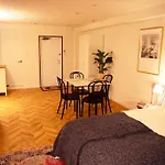 #5 3Stops To Shinjuku Station Stylish Spacious Studio Apartment