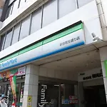 3ベッドルームとリビング 4部屋全て個室 混まない2つのシャワールームとトイレ 東新宿駅2分8名