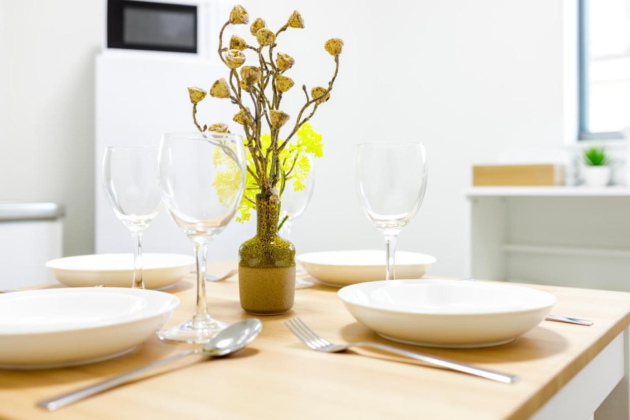 【楽宿nishishinjuku】新築3階建 まるまる貸切最大8名 駅近5分 各階wifi 飲食多数 Apartment *