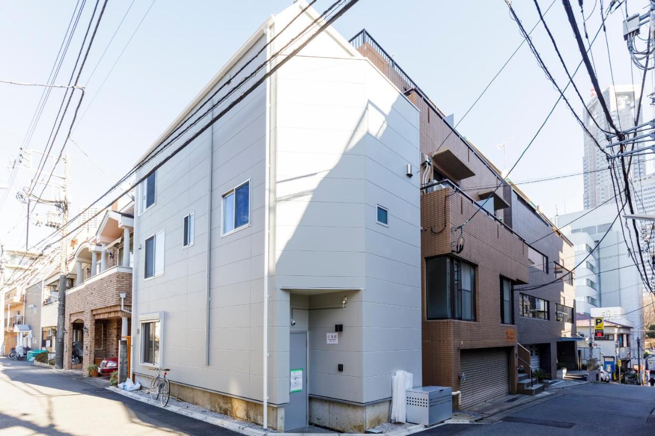Apartment 【楽宿nishishinjuku】新築3階建 まるまる貸切最大8名 駅近5分 各階wifi 飲食多数 *