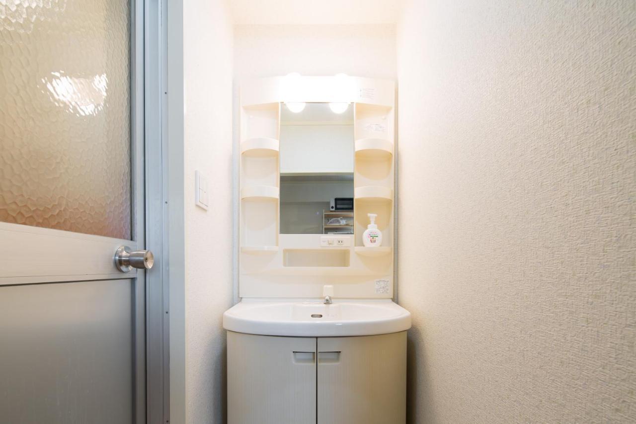 Apartment Tsukimura Building *