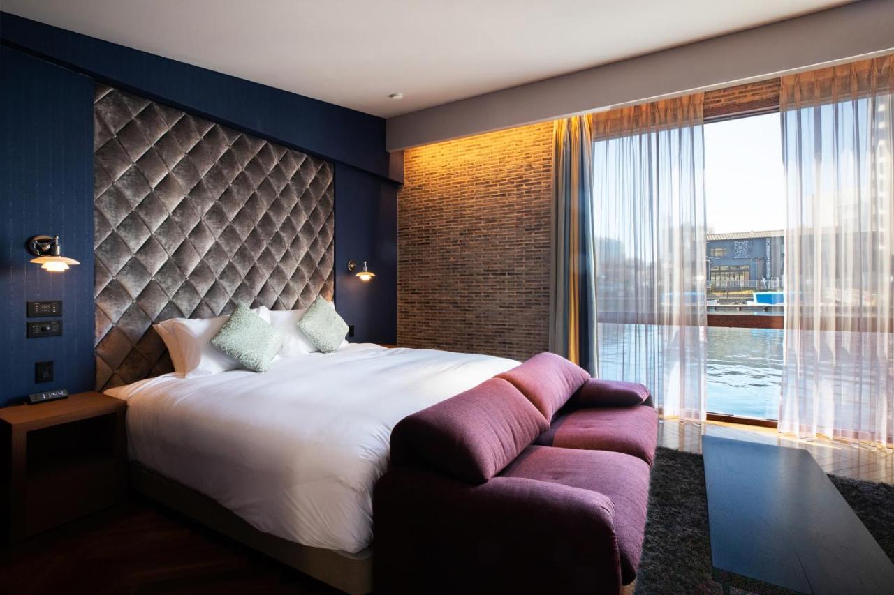 Petals - Floating Hotel