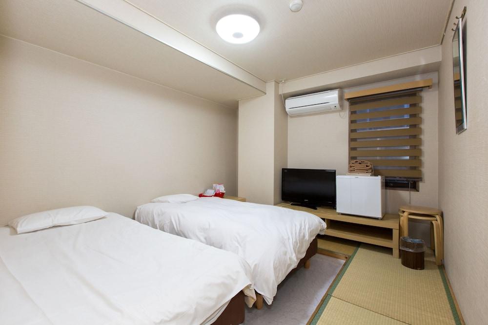 Hotel Empire In Shinjuku 2*