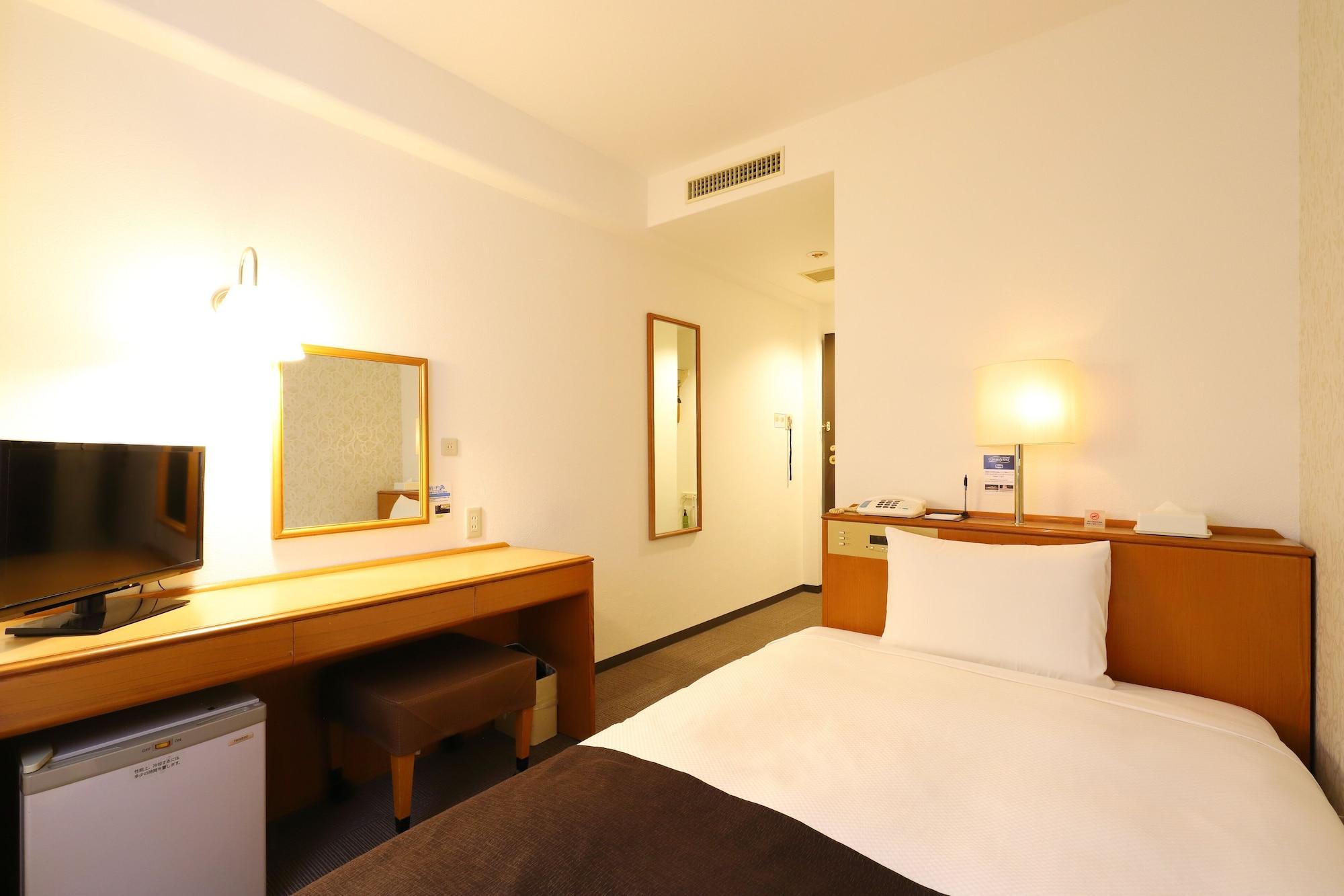 Smile Ayase Ekimae Hotel