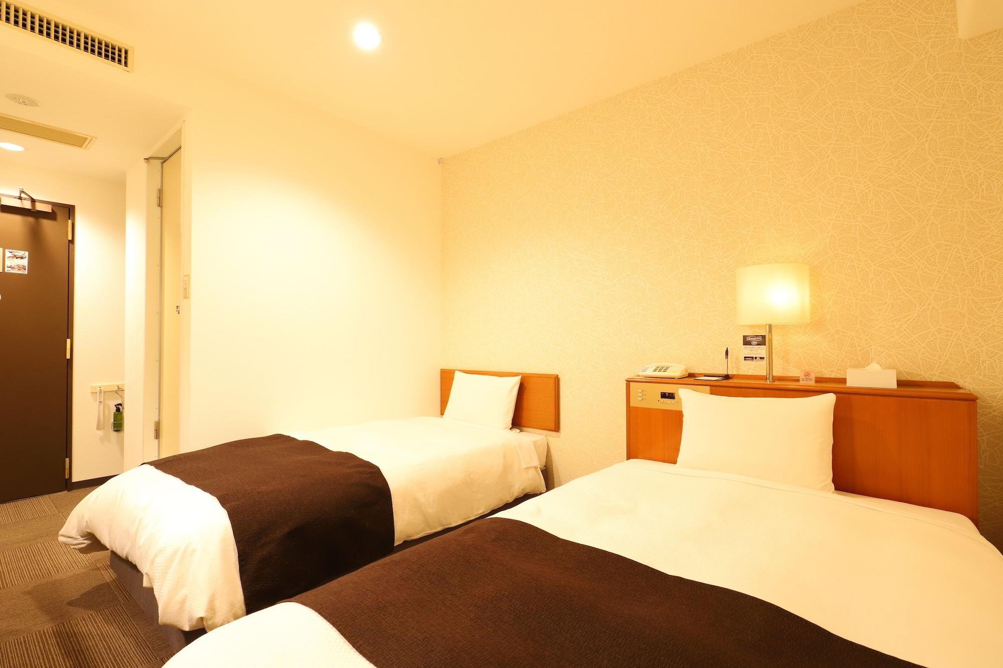 Smile Ayase Ekimae Hotel